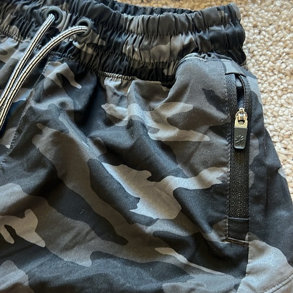 Athleta Girl outfit girls size 8-10. Long sleeve top and elastic waist shorts - Picture 3 of 12